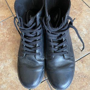 Dr. Martens Leyton Black Boot